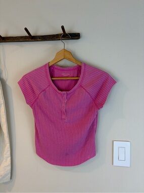 American Eagle Hey Baby T Cropped Henley Top Medium Pink Ribbed